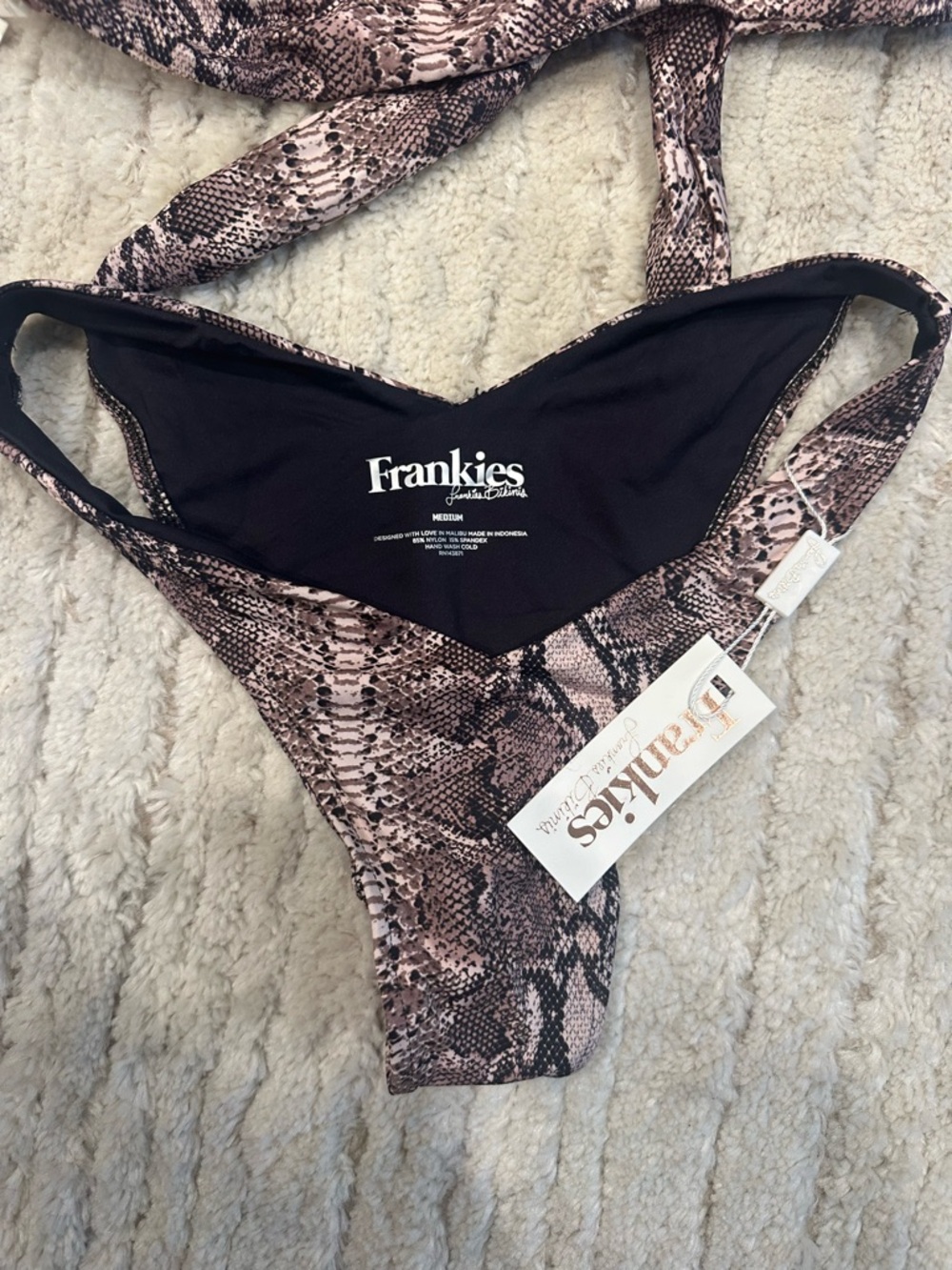 Frankies Bikini set - Picture 2 of 5
